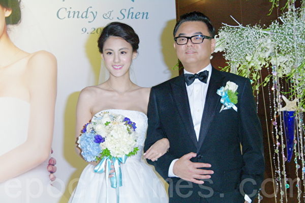 台灣女星宋紀妍（左）和台灣某企業總經理麥升陽在台北舉辦婚禮資料照。（黃宗茂/大紀元）